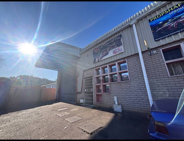 296M² WAREHOUSE TO LET IN SPRINGFIELD